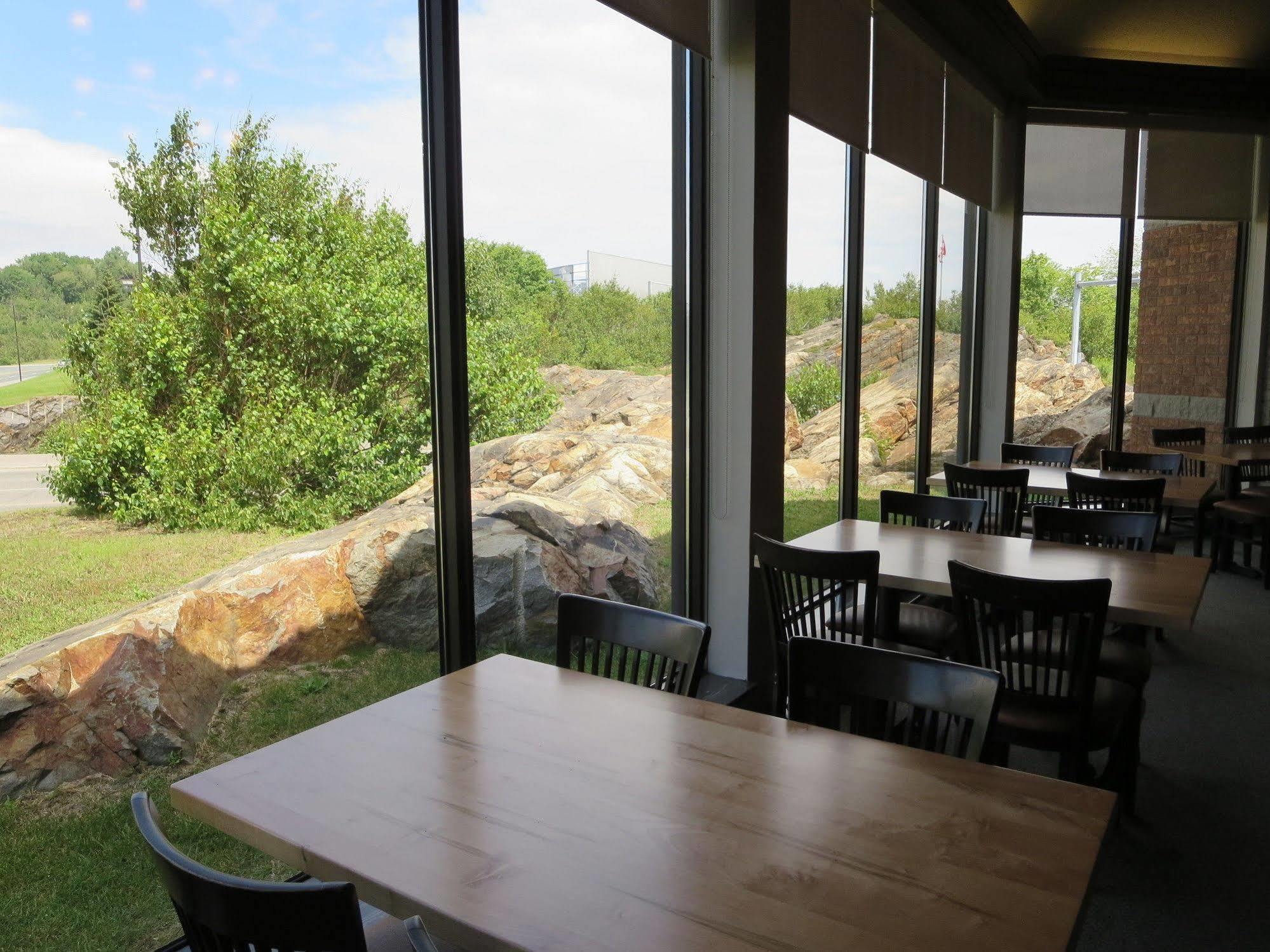 Travelway Inn Sudbury Bagian luar foto